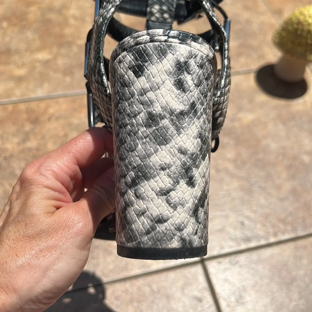 Gianni Bini Gladiator faux snake skin block heels Size 7